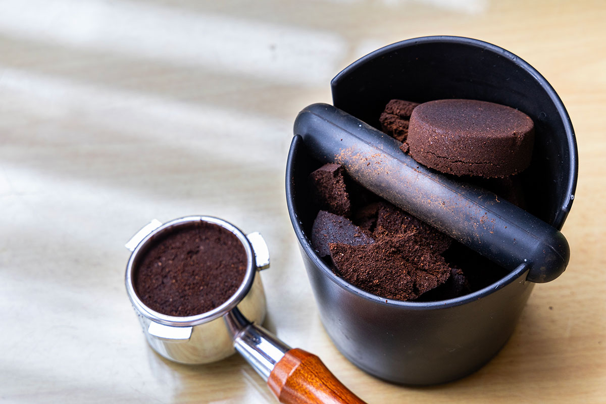 Effektiv rengöring med vinäger och kaffesump